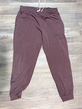 Vuori Drawstring Jogger Pants in Deep Plum